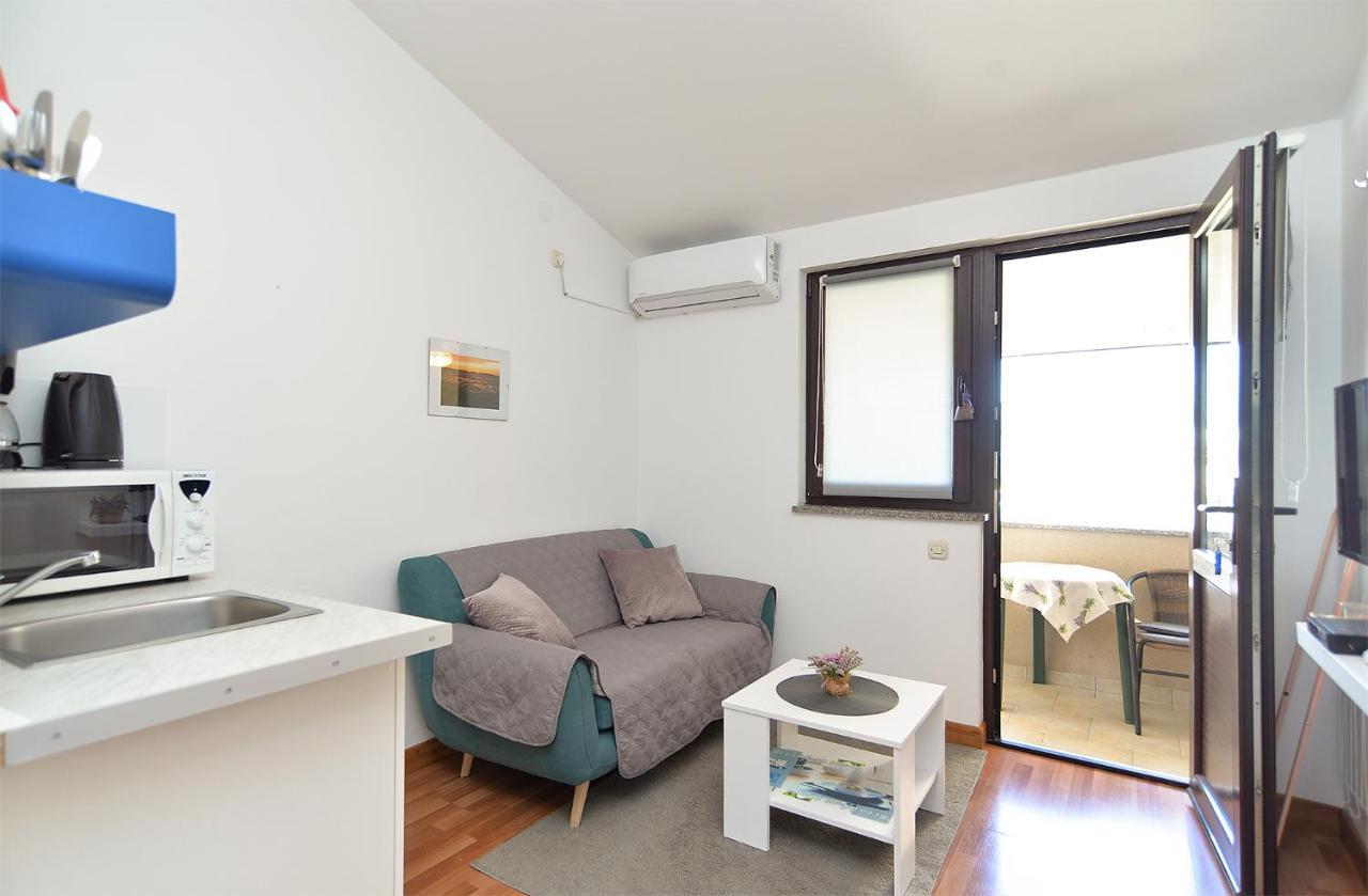 Apartments Drago 589